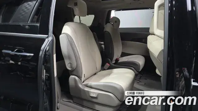 Kia Carnival 2025 — Şəkil 9/36