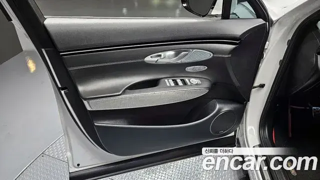 Genesis GV70 2021 — Şəkil 27/30