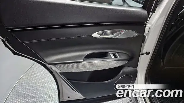 Genesis GV70 2021 — Şəkil 28/30