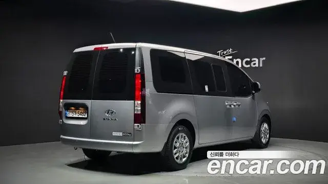 Hyundai Staria 2023 — ფოტო 14/20