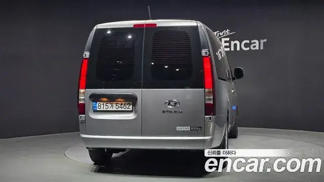 Hyundai Staria 2023 — ფოტო 20/20