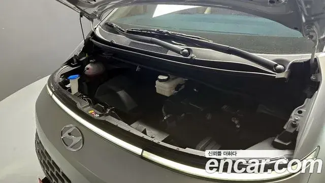 Hyundai Staria 2023 — ფოტო 9/20