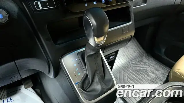 Hyundai Staria 2023 — ფოტო 1/20