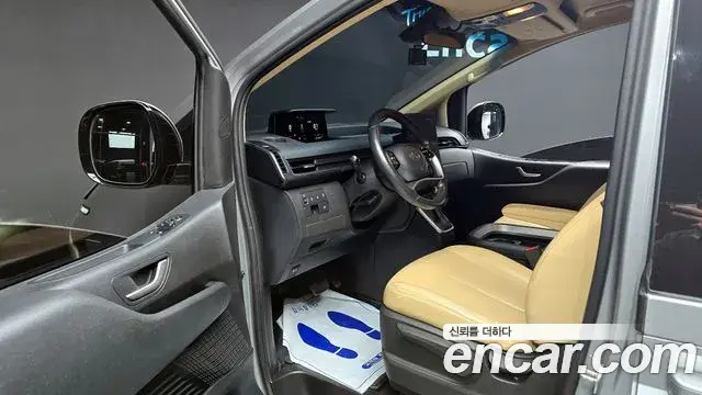 Hyundai Staria 2023 — ფოტო 3/20