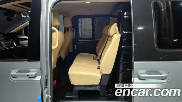 Hyundai Staria 2023 — ფოტო 13/20