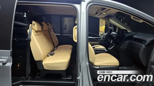 Hyundai Staria 2023 — ფოტო 2/20