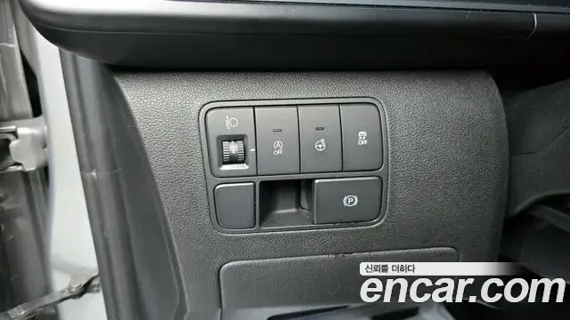 Hyundai Staria 2023 — ფოტო 5/20