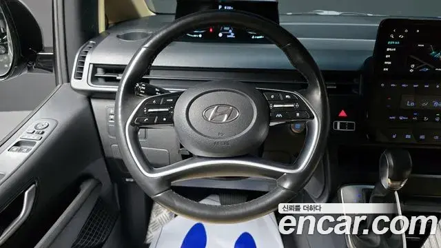Hyundai Staria 2023 — ფოტო 17/20