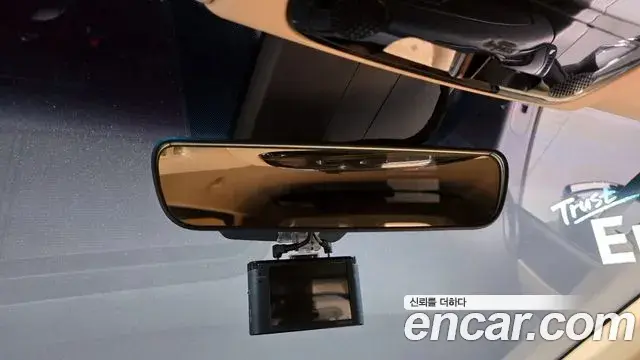 Hyundai Staria 2023 — ფოტო 18/20