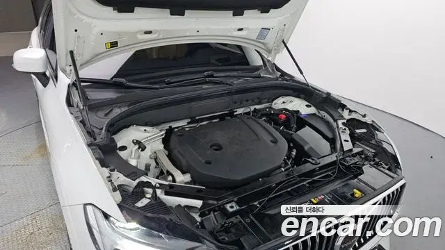 Volvo XC60 2022 — Şəkil 8/20