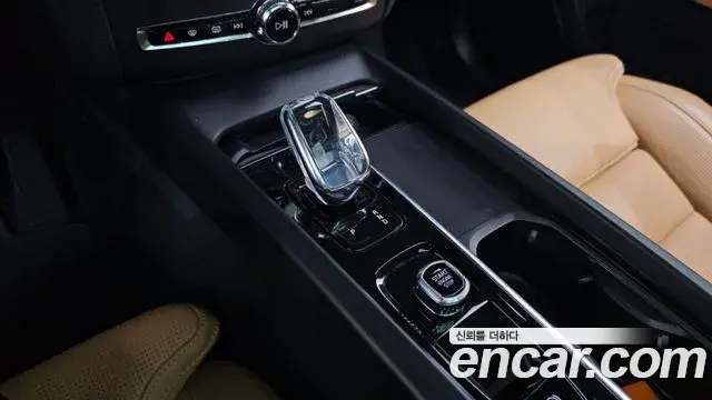 Volvo XC60 2022 — Şəkil 4/20