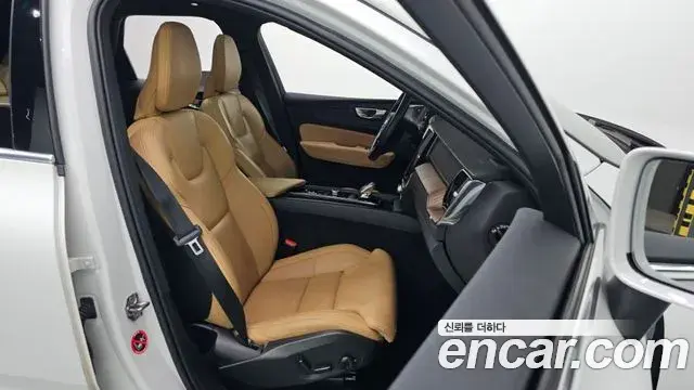 Volvo XC60 2022 — Şəkil 7/20