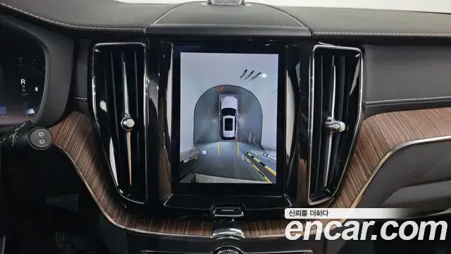 Volvo XC60 2022 — Şəkil 13/20