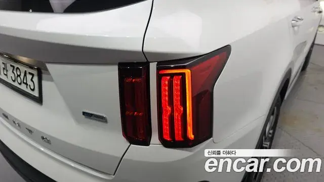 Kia Sorento 2021 — ფოტო 13/38