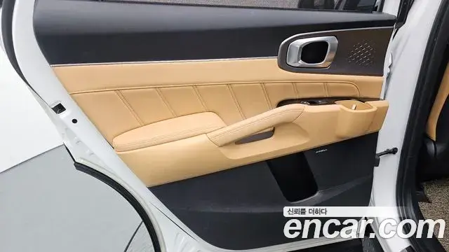 Kia Sorento 2021 — ფოტო 8/38