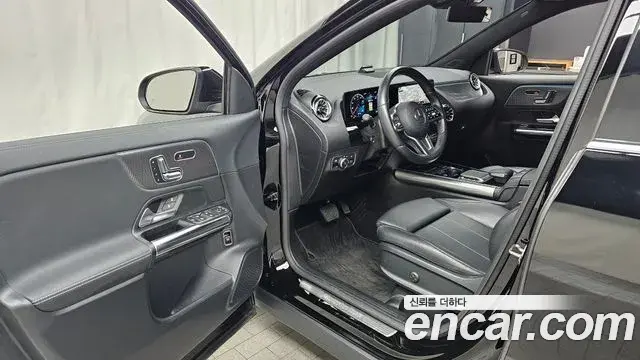 Mercedes-Benz GLA-Class 2021 — Фото 10/20