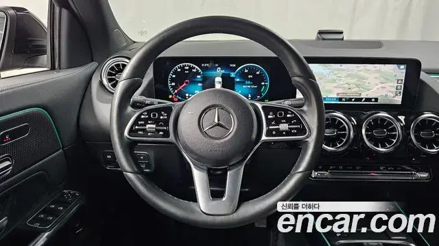 Mercedes-Benz GLA-Class 2021 — Фото 13/20