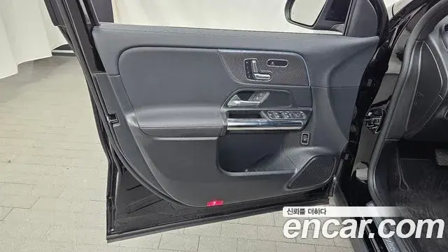 Mercedes-Benz GLA-Class 2021 — Photo 23/30