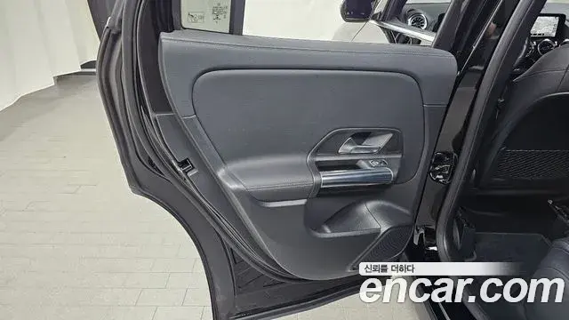 Mercedes-Benz GLA-Class 2021 — Photo 5/30
