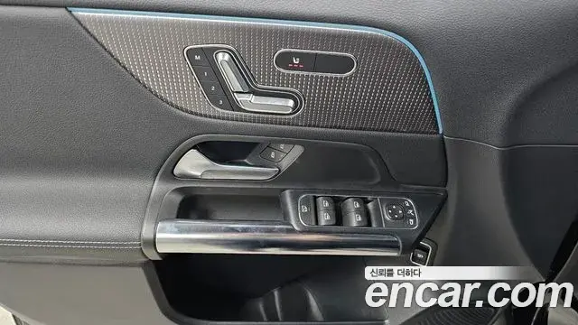 Mercedes-Benz GLA-Class 2021 — Photo 29/30