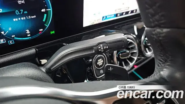 Mercedes-Benz GLA-Class 2021 — Photo 13/30