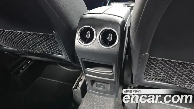 Mercedes-Benz GLA-Class 2021 — Photo 18/30