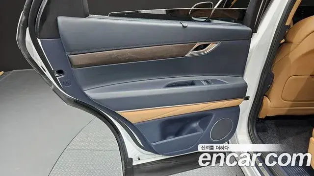 Genesis GV80 2020 — Şəkil 28/30