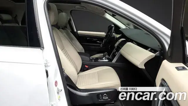 Land Rover Discovery Sport 2022 — ფოტო 7/20