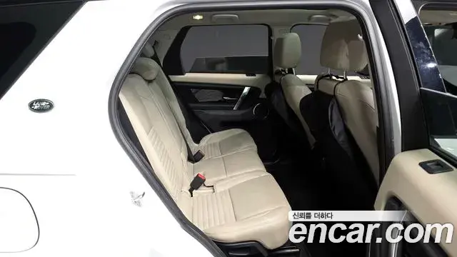 Land Rover Discovery Sport 2022 — ფოტო 8/20
