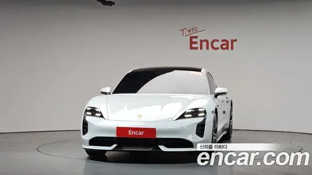 Porsche Taycan 2021 — Photo 13/34