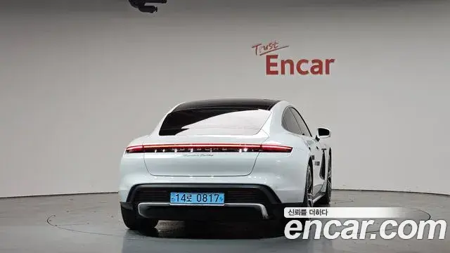 Porsche Taycan 2021 — Photo 26/34