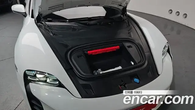 Porsche Taycan 2021 — Photo 5/34