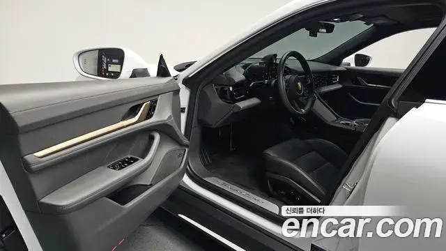 Porsche Taycan 2021 — Photo 23/34