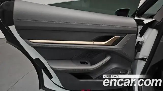 Porsche Taycan 2021 — Photo 19/34