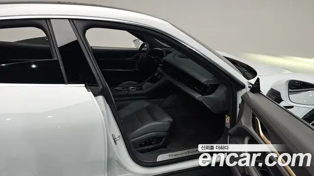 Porsche Taycan 2021 — Photo 27/34