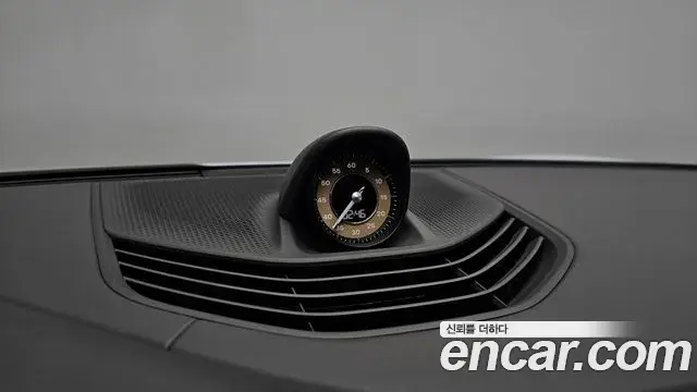 Porsche Taycan 2021 — Photo 4/34