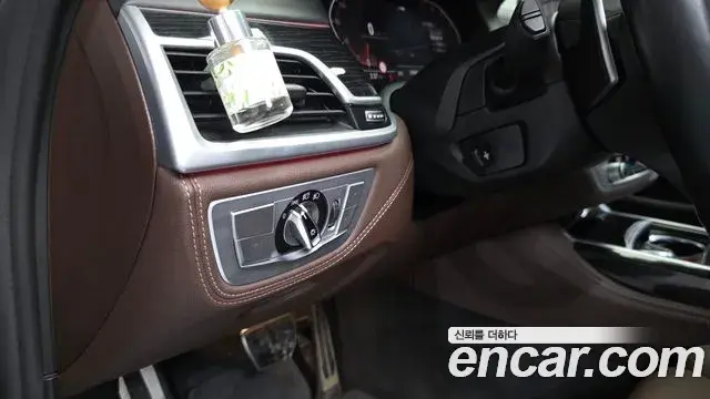 BMW 7 Series 2021 — Photo 33/39