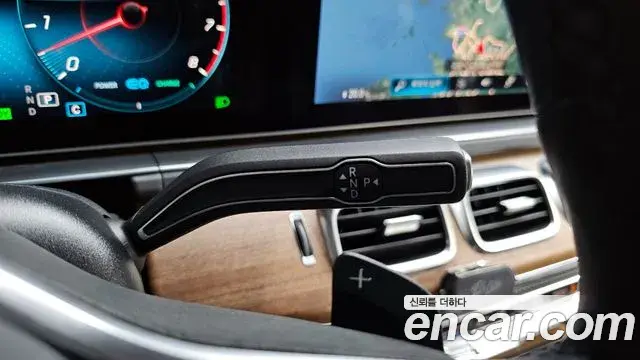 Mercedes-Benz GLE-Class 2019 — Şəkil 8/31