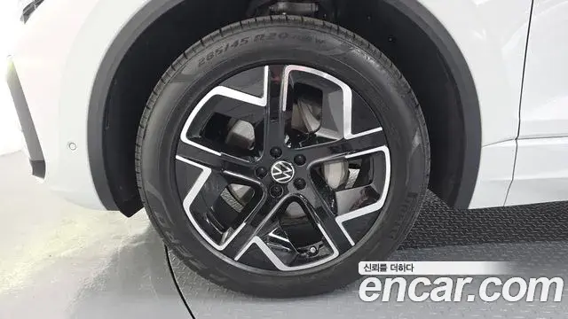 Volkswagen Touareg 2024 — Şəkil 27/32