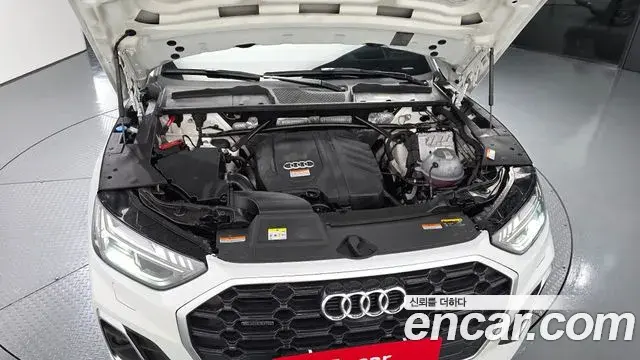 Audi Q5 2021 — ფოტო 31/33