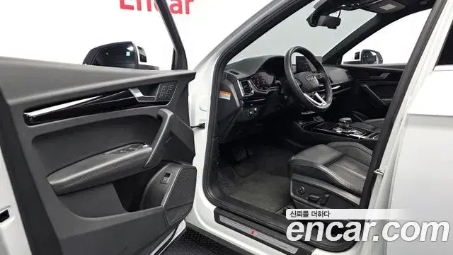 Audi Q5 2021 — ფოტო 19/33