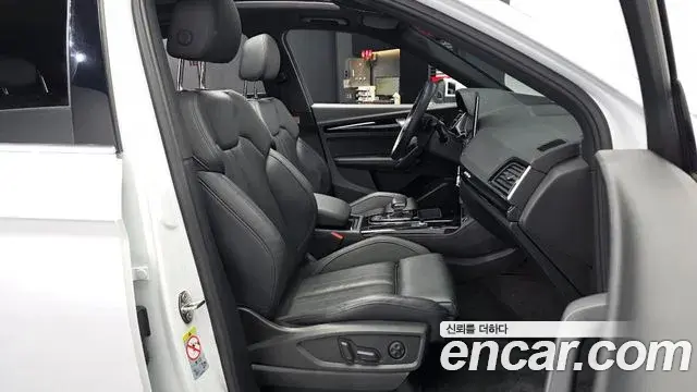 Audi Q5 2021 — ფოტო 23/33