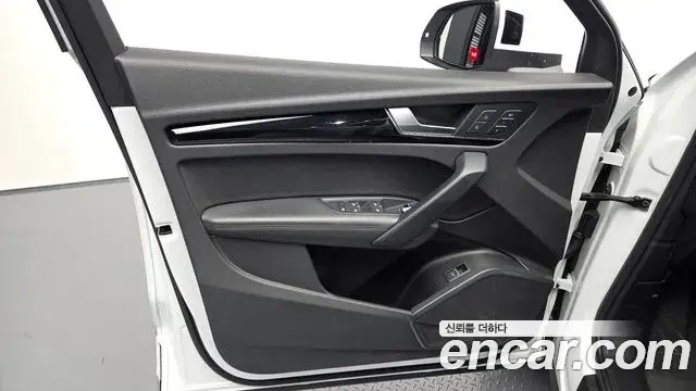 Audi Q5 2021 — ფოტო 25/33