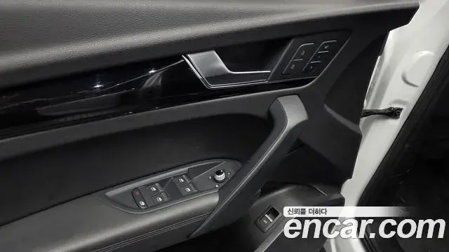 Audi Q5 2021 — ფოტო 7/33