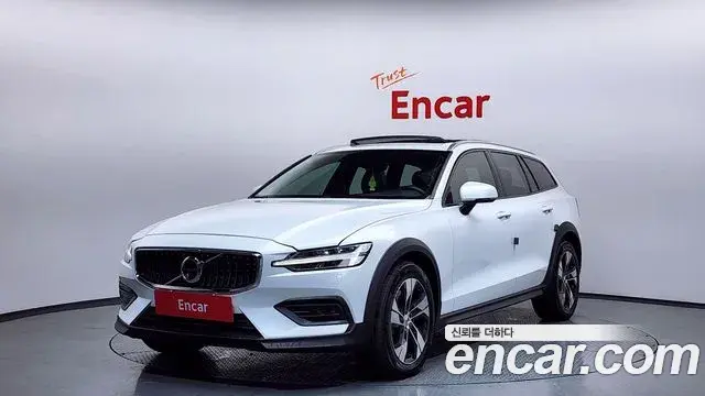 Volvo V60 Cross Country 2021 — ფოტო 3/20