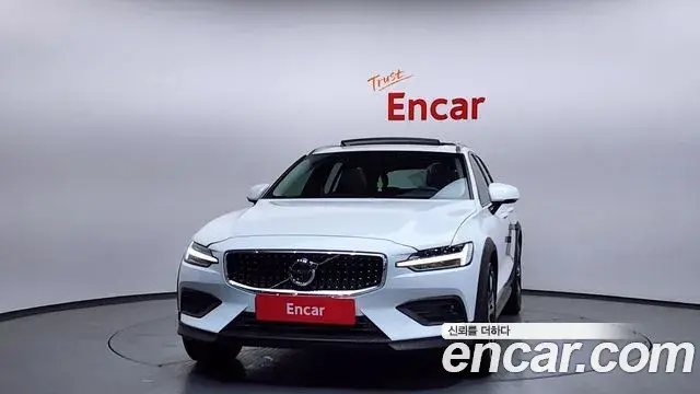 Volvo V60 Cross Country 2021 — ფოტო 11/20