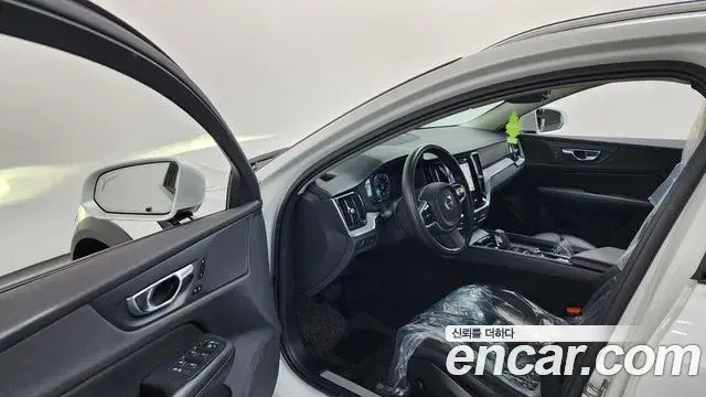 Volvo V60 Cross Country 2021 — ფოტო 13/20
