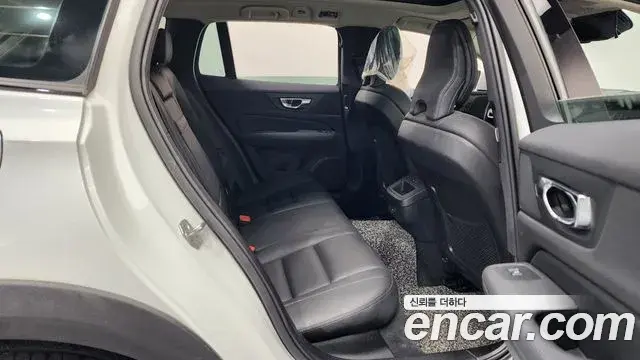 Volvo V60 Cross Country 2021 — ფოტო 18/20