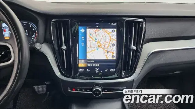 Volvo V60 Cross Country 2021 — ფოტო 17/20
