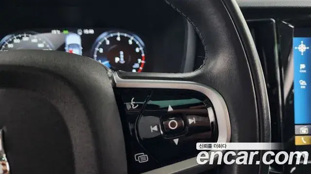 Volvo V60 Cross Country 2021 — ფოტო 19/20